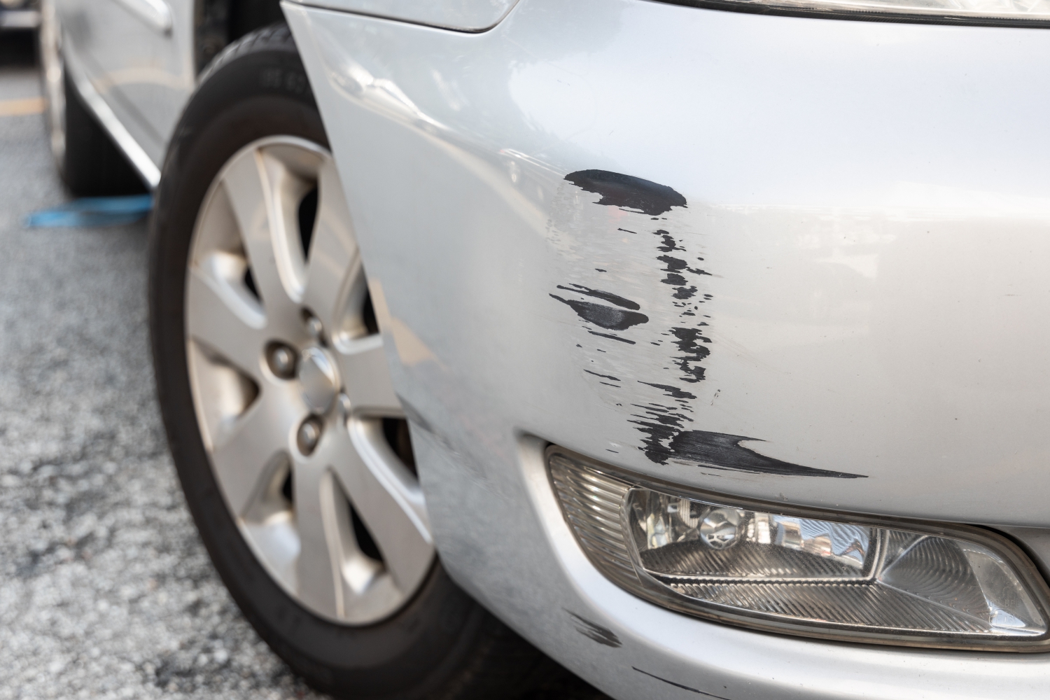 Beulen, Dellen und Kratzer am Auto: Smart Repair kann Kosten senken